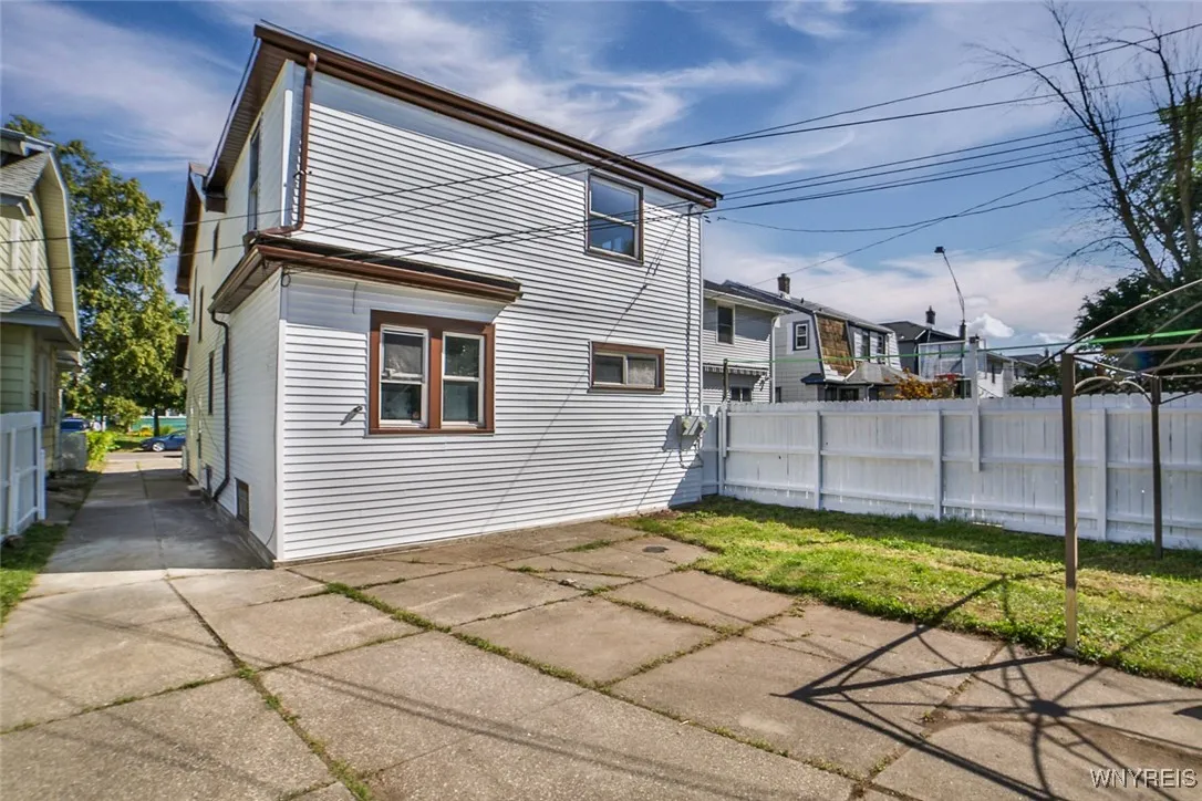 319 Lisbon Avenue 2, Buffalo, New York 14215, Buffalo, New York 14215, 6 Bedrooms Bedrooms, ,2 BathroomsBathrooms,Residential,For Sale,319 Lisbon Avenue 2, Buffalo, New York 14215,0,B1634243