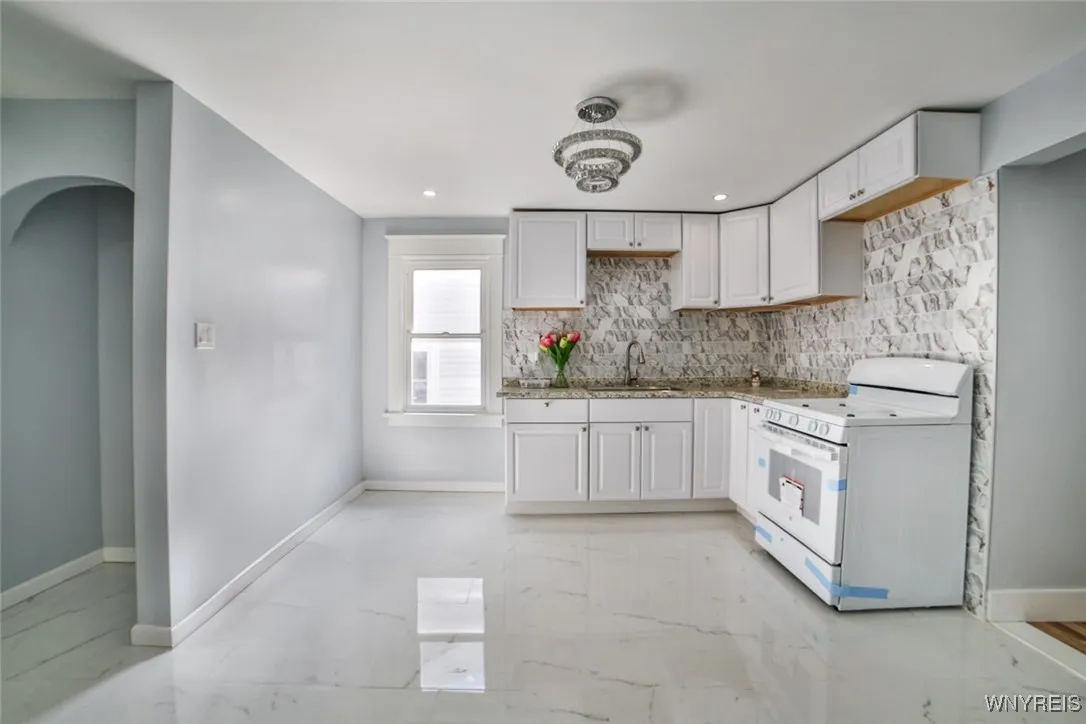 319 Lisbon Avenue 2, Buffalo, New York 14215, Buffalo, New York 14215, 6 Bedrooms Bedrooms, ,2 BathroomsBathrooms,Residential,For Sale,319 Lisbon Avenue 2, Buffalo, New York 14215,0,B1634243