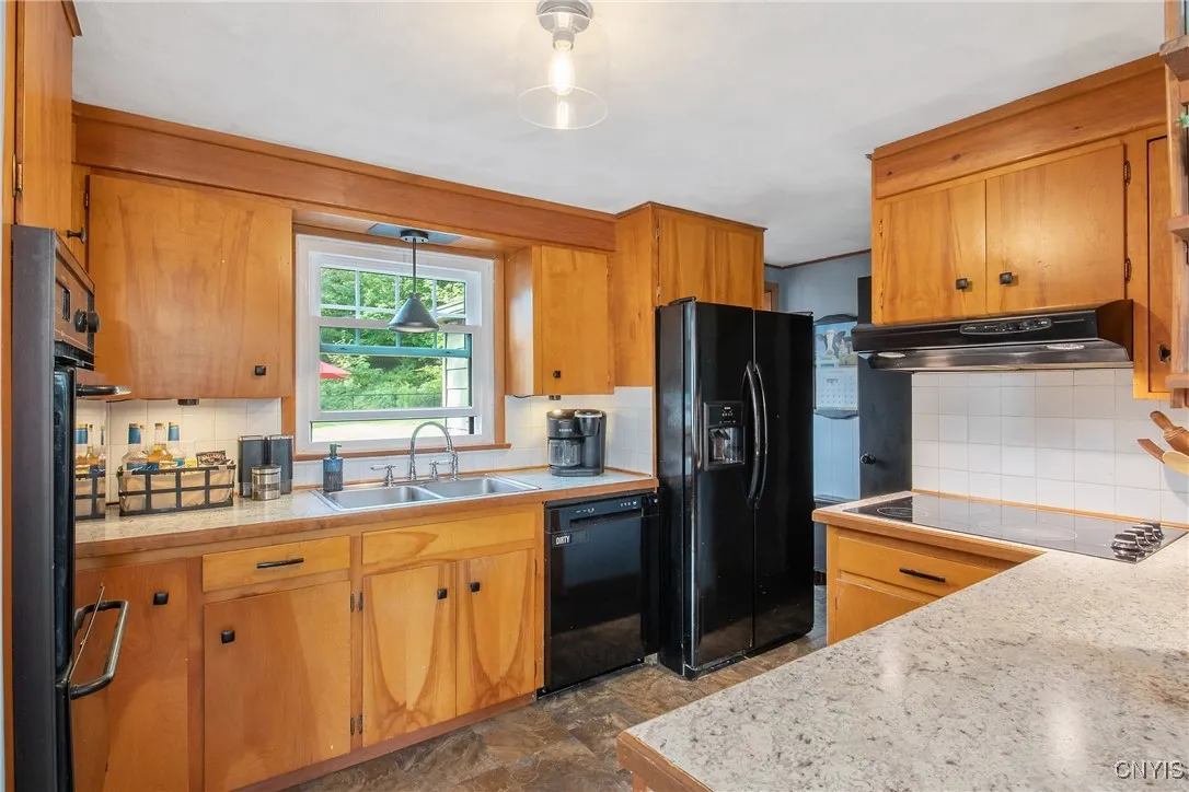 339 West Genesee Street, Sullivan, New York 13037, Sullivan, New York 13037, 3 Bedrooms Bedrooms, 7 Rooms Rooms,1 BathroomBathrooms,Residential,For Sale,339 West Genesee Street, Sullivan, New York 13037,0,S1634127