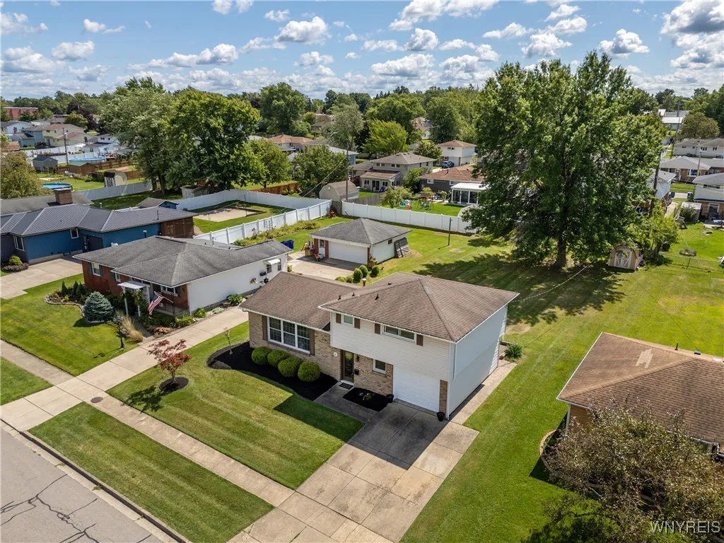 31 Christopher Drive, West Seneca, New York 14224, West Seneca, New York 14224, 3 Bedrooms Bedrooms, 7 Rooms Rooms,2 BathroomsBathrooms,Residential,For Sale,31 Christopher Drive, West Seneca, New York 14224,0,B1633672