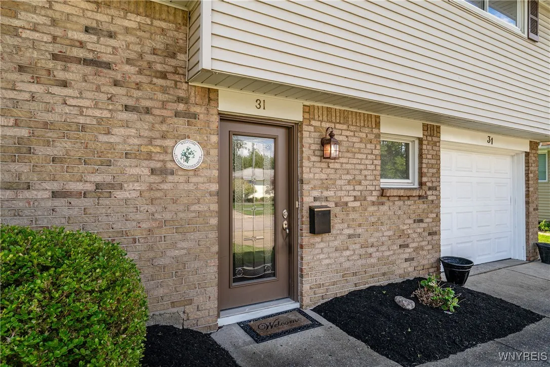 31 Christopher Drive, West Seneca, New York 14224, West Seneca, New York 14224, 3 Bedrooms Bedrooms, 7 Rooms Rooms,2 BathroomsBathrooms,Residential,For Sale,31 Christopher Drive, West Seneca, New York 14224,0,B1633672