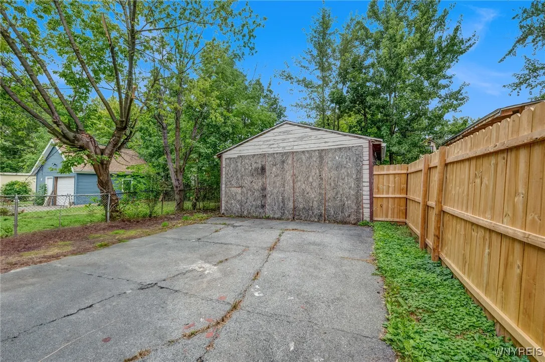 235 Courtland Avenue, Buffalo, New York 14215, Buffalo, New York 14215, 4 Bedrooms Bedrooms, 7 Rooms Rooms,1 BathroomBathrooms,Residential,For Sale,235 Courtland Avenue, Buffalo, New York 14215,0,B1634263