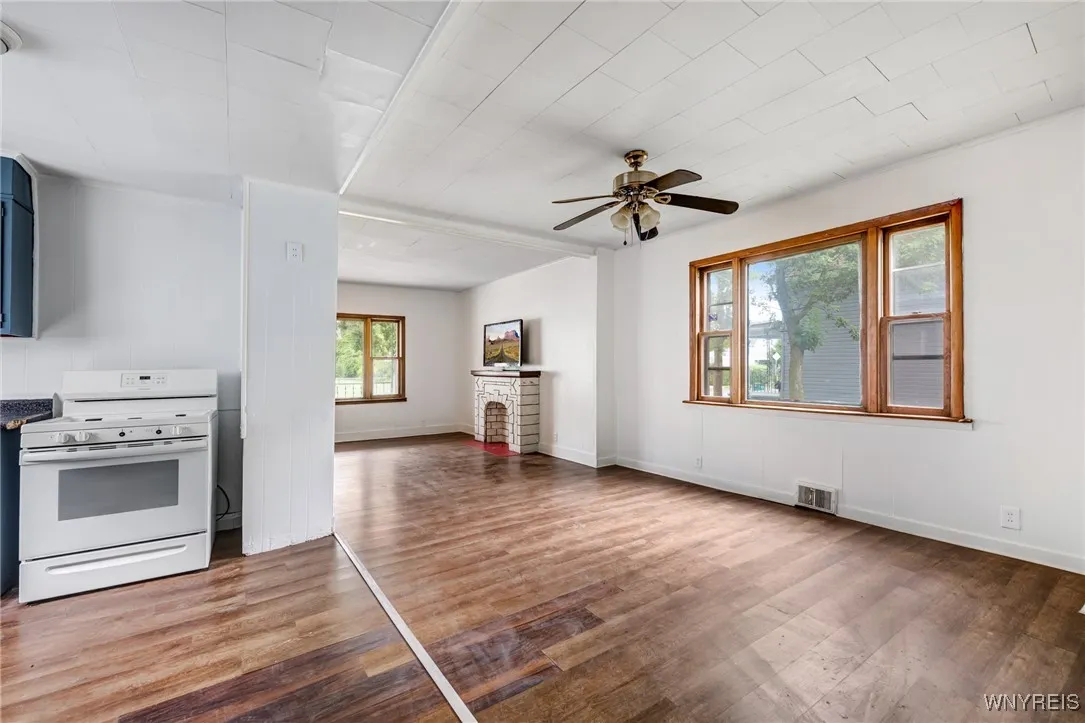 235 Courtland Avenue, Buffalo, New York 14215, Buffalo, New York 14215, 4 Bedrooms Bedrooms, 7 Rooms Rooms,1 BathroomBathrooms,Residential,For Sale,235 Courtland Avenue, Buffalo, New York 14215,0,B1634263