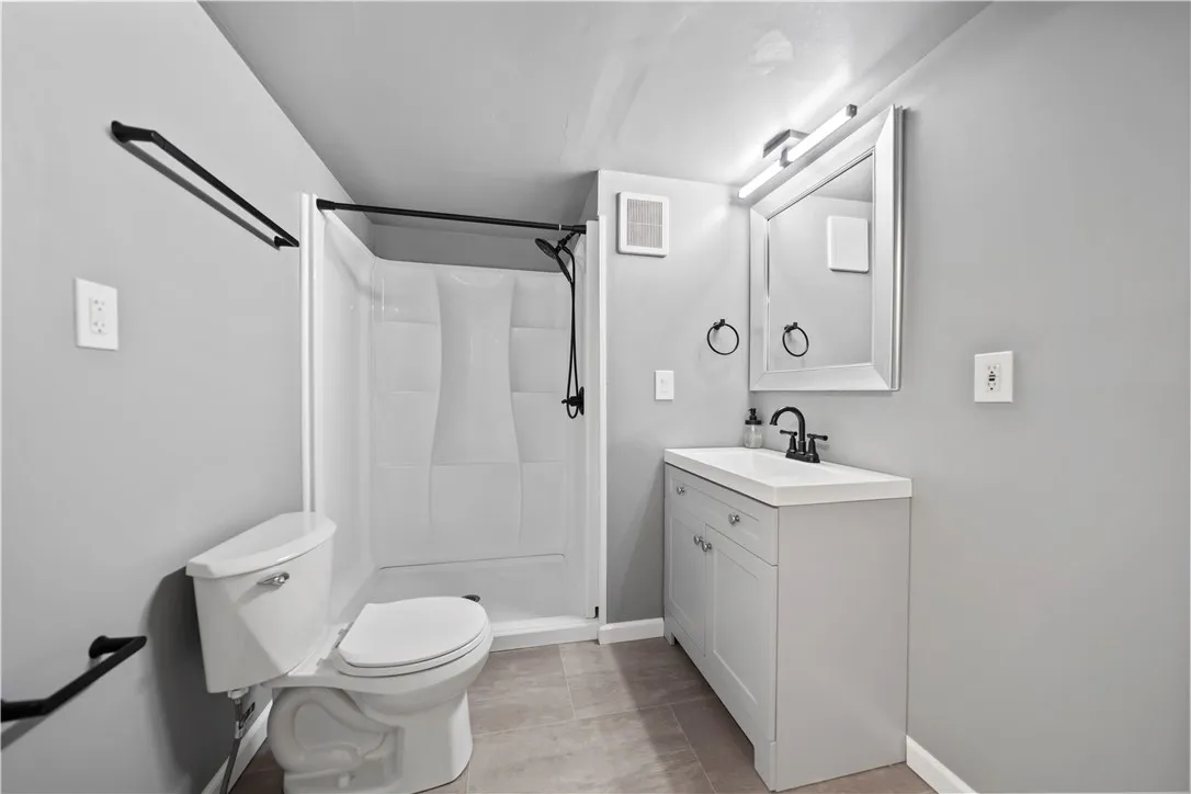 Modern full bath