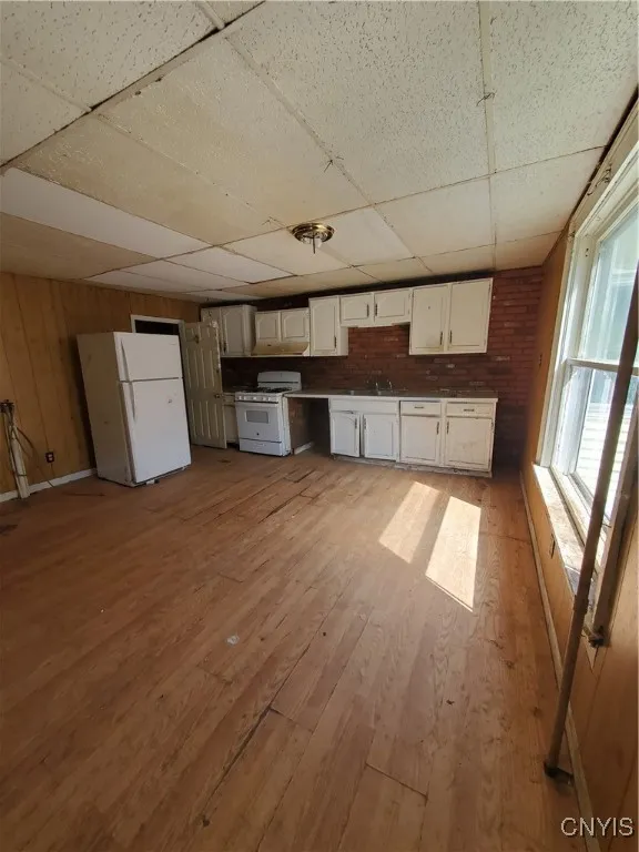 218 North Main Street, Lenox, New York 13032, Lenox, New York 13032, 6 Bedrooms Bedrooms, ,4 BathroomsBathrooms,Residential,For Sale,218 North Main Street, Lenox, New York 13032,0,S1633920