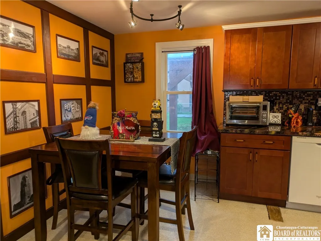 296 Glencove Road, Tonawanda, New York 14223, Tonawanda, New York 14223, 3 Bedrooms Bedrooms, 7 Rooms Rooms,1 BathroomBathrooms,Residential,For Sale,296 Glencove Road, Tonawanda, New York 14223,0,R1634038