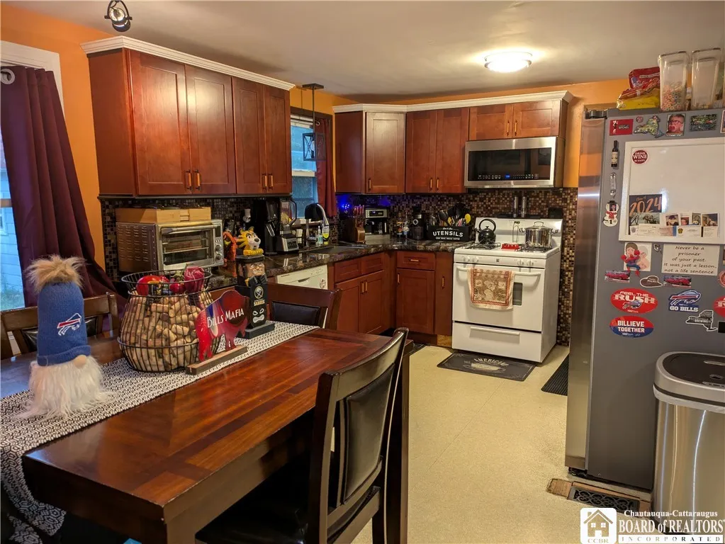 296 Glencove Road, Tonawanda, New York 14223, Tonawanda, New York 14223, 3 Bedrooms Bedrooms, 7 Rooms Rooms,1 BathroomBathrooms,Residential,For Sale,296 Glencove Road, Tonawanda, New York 14223,0,R1634038
