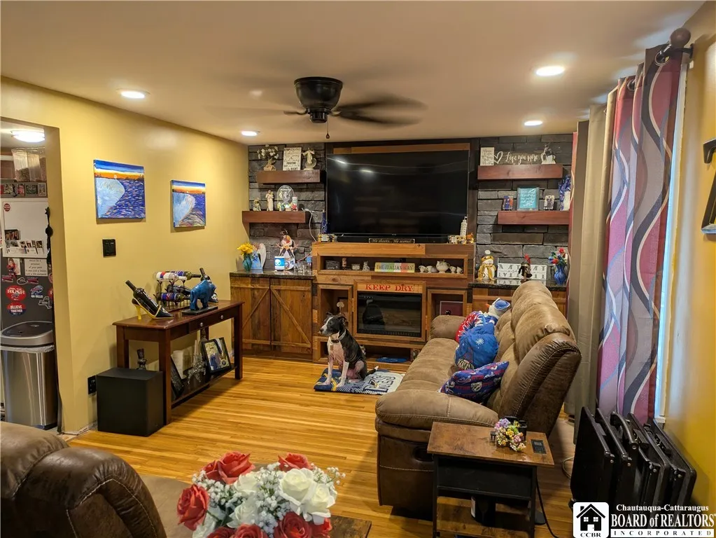 296 Glencove Road, Tonawanda, New York 14223, Tonawanda, New York 14223, 3 Bedrooms Bedrooms, 7 Rooms Rooms,1 BathroomBathrooms,Residential,For Sale,296 Glencove Road, Tonawanda, New York 14223,0,R1634038