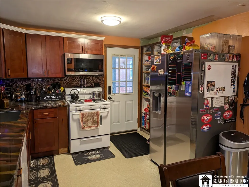296 Glencove Road, Tonawanda, New York 14223, Tonawanda, New York 14223, 3 Bedrooms Bedrooms, 7 Rooms Rooms,1 BathroomBathrooms,Residential,For Sale,296 Glencove Road, Tonawanda, New York 14223,0,R1634038