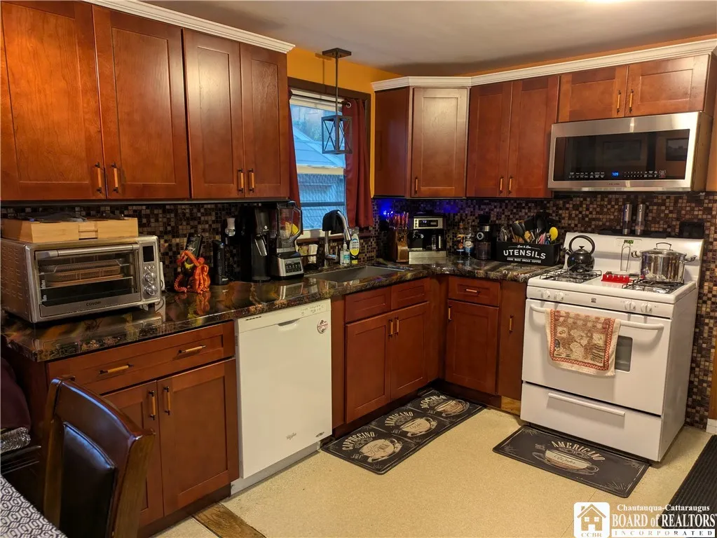 296 Glencove Road, Tonawanda, New York 14223, Tonawanda, New York 14223, 3 Bedrooms Bedrooms, 7 Rooms Rooms,1 BathroomBathrooms,Residential,For Sale,296 Glencove Road, Tonawanda, New York 14223,0,R1634038