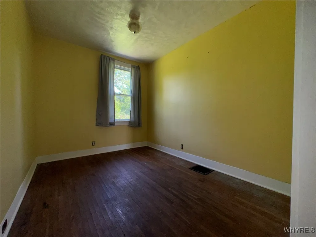 1009 Clinton Street Rd Road, Attica, New York 1401, Bennington, New York 14011, 3 Bedrooms Bedrooms, 7 Rooms Rooms,1 BathroomBathrooms,Residential,For Sale,1009 Clinton Street Rd Road, Attica, New York 1401,0,B1634200
