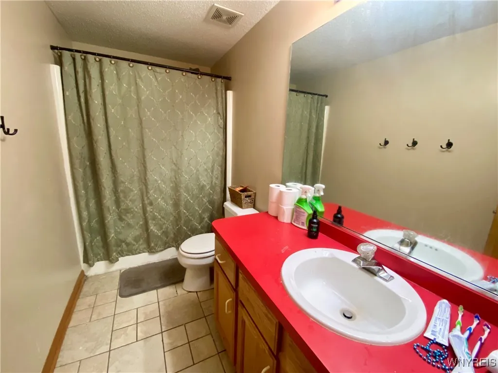3380 Creekview Drive, Hamburg, New York 14075, Hamburg, New York 14075, 4 Bedrooms Bedrooms, 8 Rooms Rooms,2 BathroomsBathrooms,Residential,Closed,3380 Creekview Drive, Hamburg, New York 14075,0,B1634198