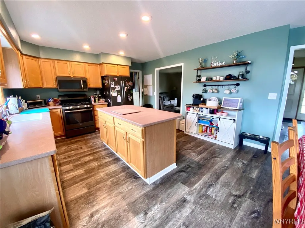 3380 Creekview Drive, Hamburg, New York 14075, Hamburg, New York 14075, 4 Bedrooms Bedrooms, 8 Rooms Rooms,2 BathroomsBathrooms,Residential,Closed,3380 Creekview Drive, Hamburg, New York 14075,0,B1634198