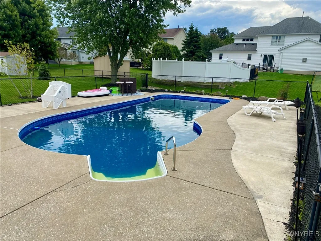 3380 Creekview Drive, Hamburg, New York 14075, Hamburg, New York 14075, 4 Bedrooms Bedrooms, 8 Rooms Rooms,2 BathroomsBathrooms,Residential,Closed,3380 Creekview Drive, Hamburg, New York 14075,0,B1634198
