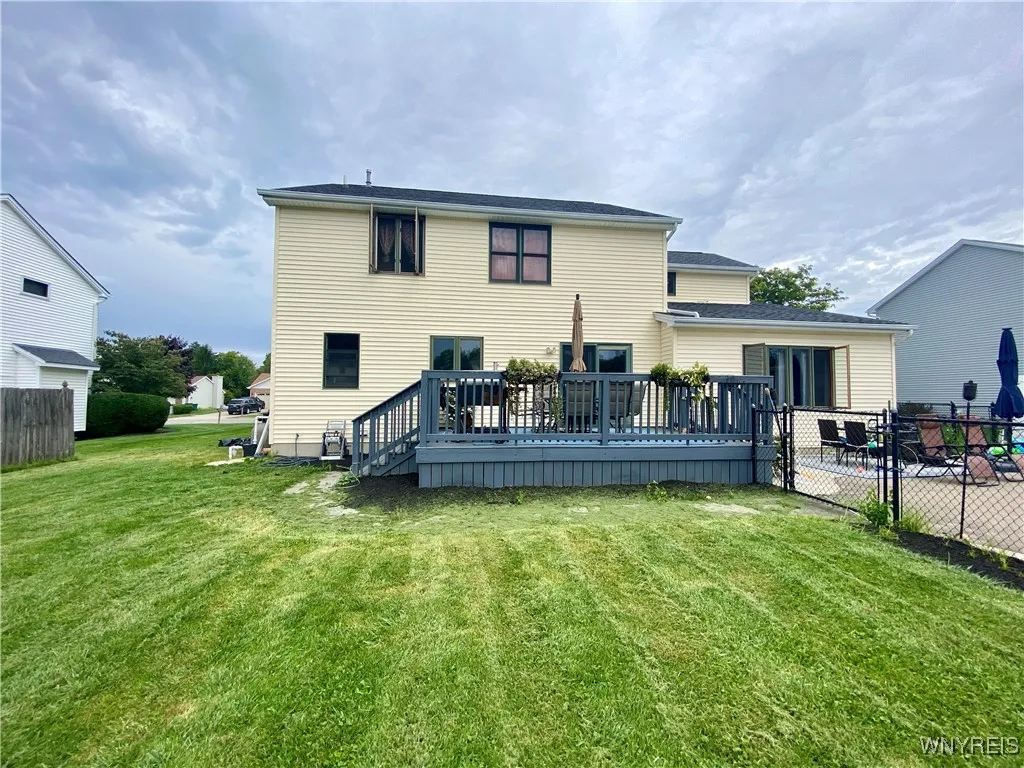 3380 Creekview Drive, Hamburg, New York 14075, Hamburg, New York 14075, 4 Bedrooms Bedrooms, 8 Rooms Rooms,2 BathroomsBathrooms,Residential,Closed,3380 Creekview Drive, Hamburg, New York 14075,0,B1634198