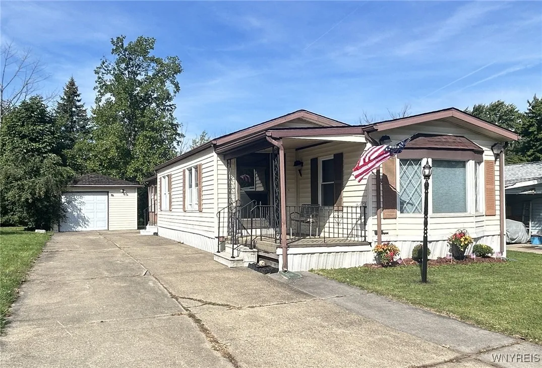 33 Waterview Parkway, Hamburg, New York 14075, Hamburg, New York 14075, 2 Bedrooms Bedrooms, 7 Rooms Rooms,1 BathroomBathrooms,Residential,For Sale,33 Waterview Parkway, Hamburg, New York 14075,0,B1633740
