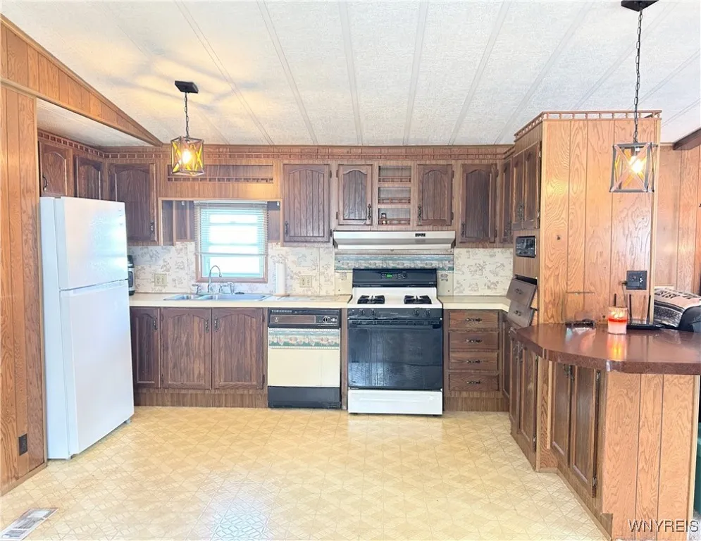 Kitchen with appliances