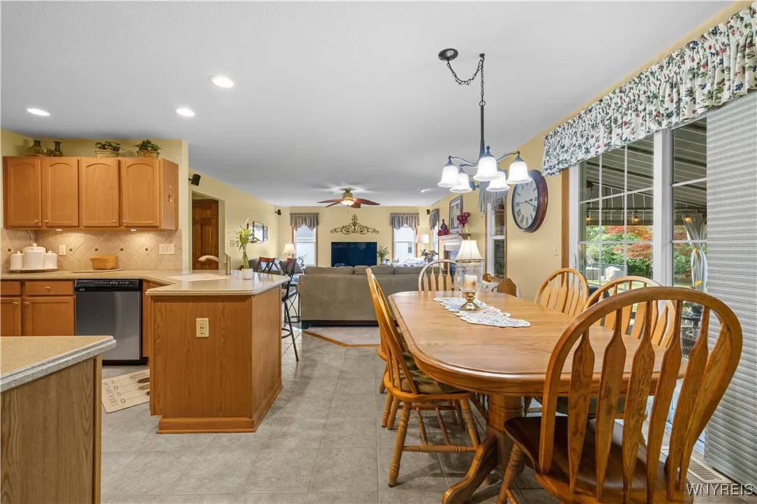 30 Thornapple Lane, Orchard Park, New York 14127, Orchard Park, New York 14127, 3 Bedrooms Bedrooms, 9 Rooms Rooms,2 BathroomsBathrooms,Residential,For Sale,30 Thornapple Lane, Orchard Park, New York 14127,0,B1632989