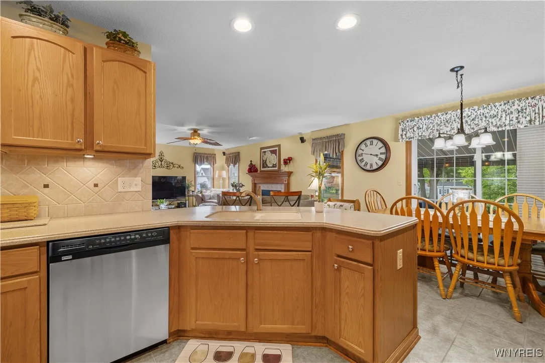 30 Thornapple Lane, Orchard Park, New York 14127, Orchard Park, New York 14127, 3 Bedrooms Bedrooms, 9 Rooms Rooms,2 BathroomsBathrooms,Residential,For Sale,30 Thornapple Lane, Orchard Park, New York 14127,0,B1632989