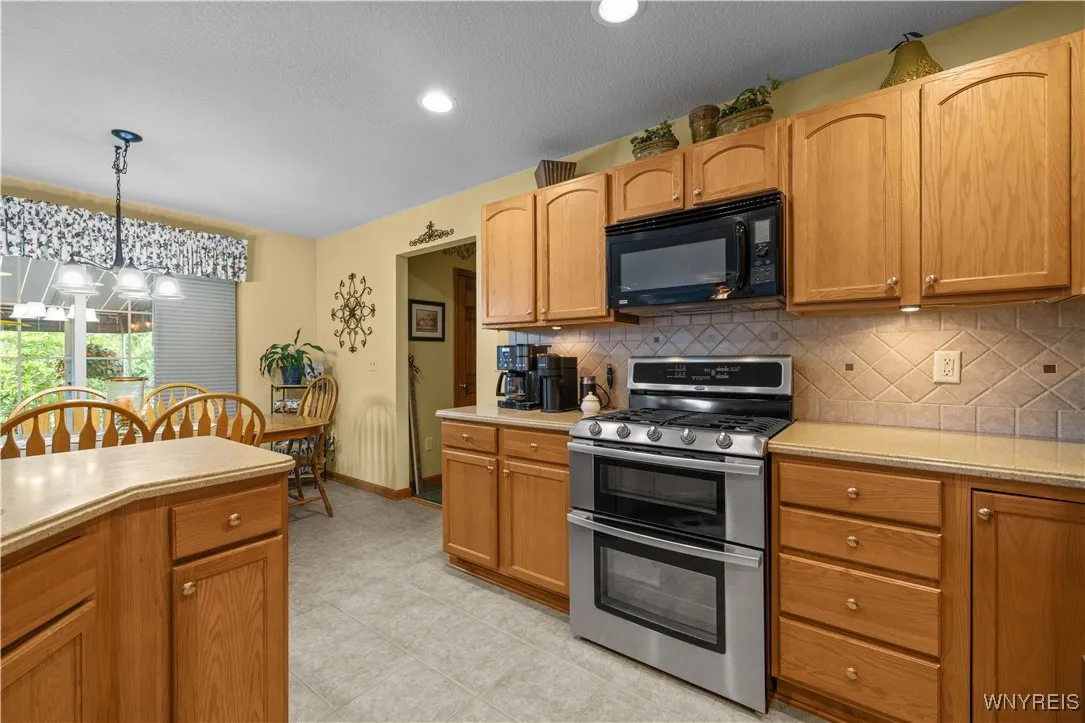 30 Thornapple Lane, Orchard Park, New York 14127, Orchard Park, New York 14127, 3 Bedrooms Bedrooms, 9 Rooms Rooms,2 BathroomsBathrooms,Residential,For Sale,30 Thornapple Lane, Orchard Park, New York 14127,0,B1632989