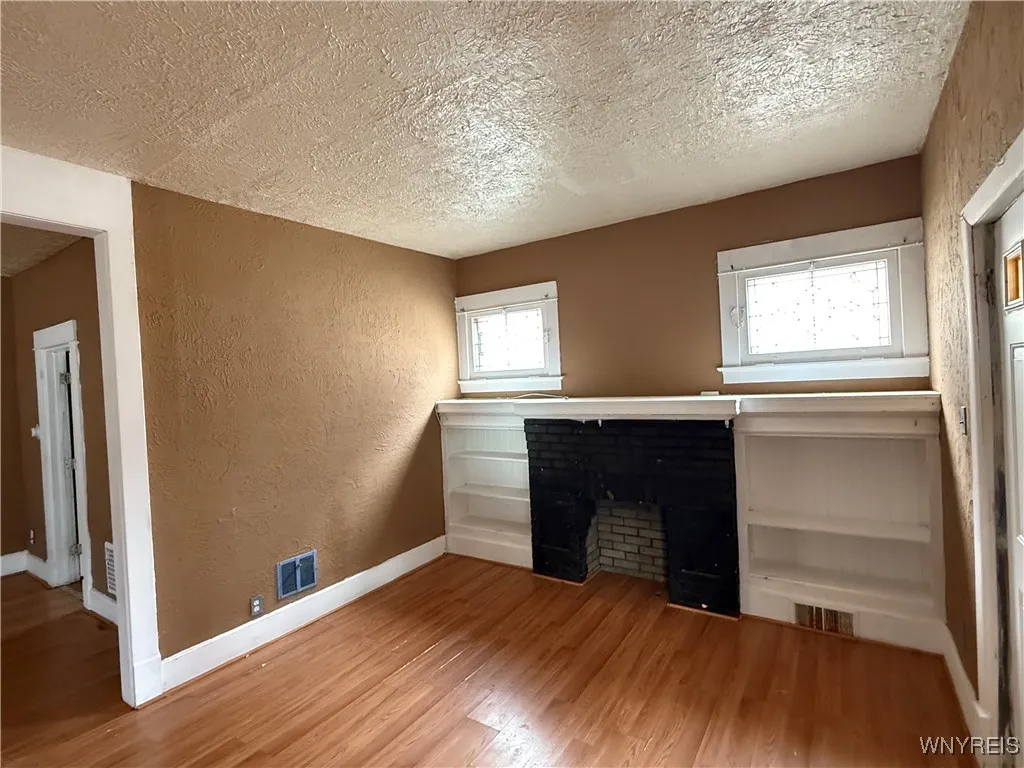 160 Zenner Street, Buffalo, New York 14211, Buffalo, New York 14211, 3 Bedrooms Bedrooms, 5 Rooms Rooms,1 BathroomBathrooms,Residential,For Sale,160 Zenner Street, Buffalo, New York 14211,0,B1633178