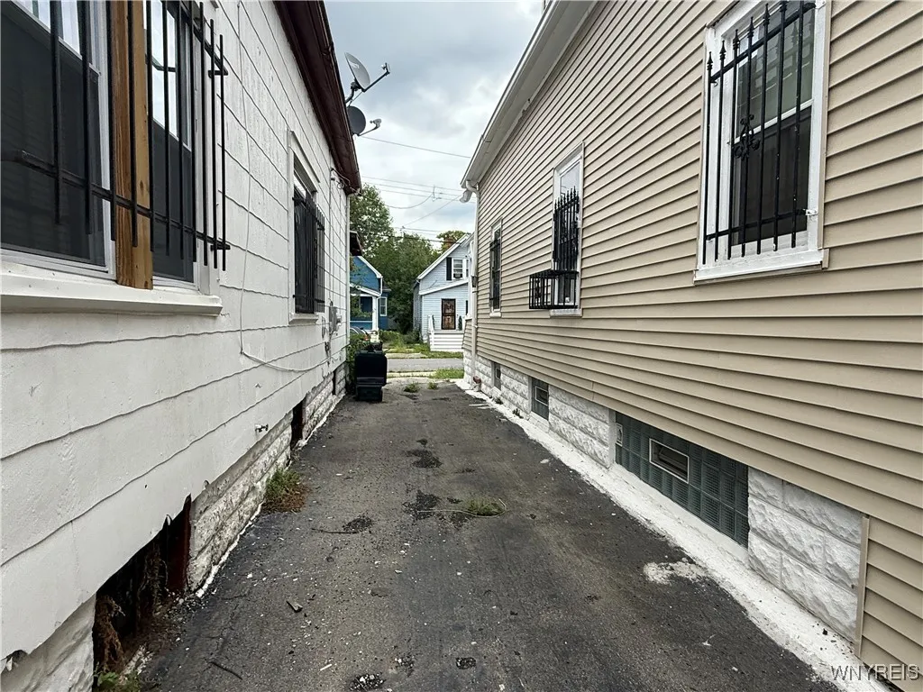 160 Zenner Street, Buffalo, New York 14211, Buffalo, New York 14211, 3 Bedrooms Bedrooms, 5 Rooms Rooms,1 BathroomBathrooms,Residential,For Sale,160 Zenner Street, Buffalo, New York 14211,0,B1633178