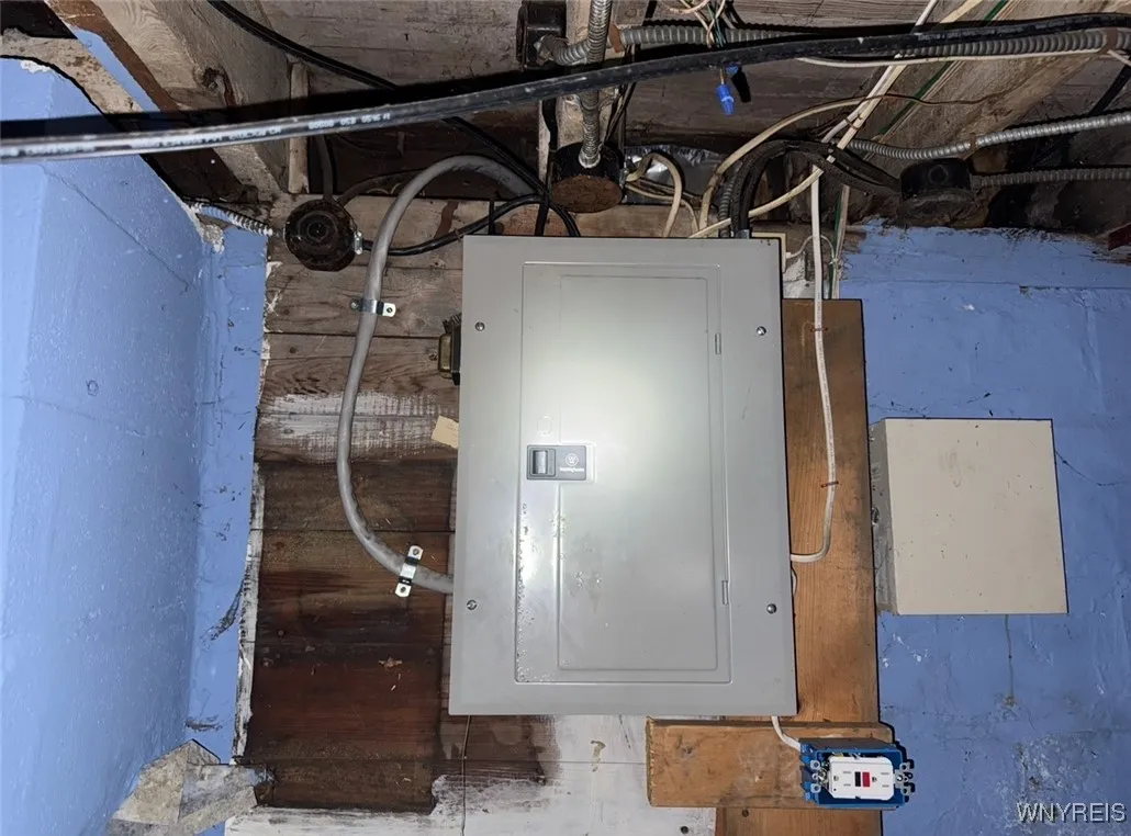 160 Zenner Street, Buffalo, New York 14211, Buffalo, New York 14211, 3 Bedrooms Bedrooms, 5 Rooms Rooms,1 BathroomBathrooms,Residential,For Sale,160 Zenner Street, Buffalo, New York 14211,0,B1633178