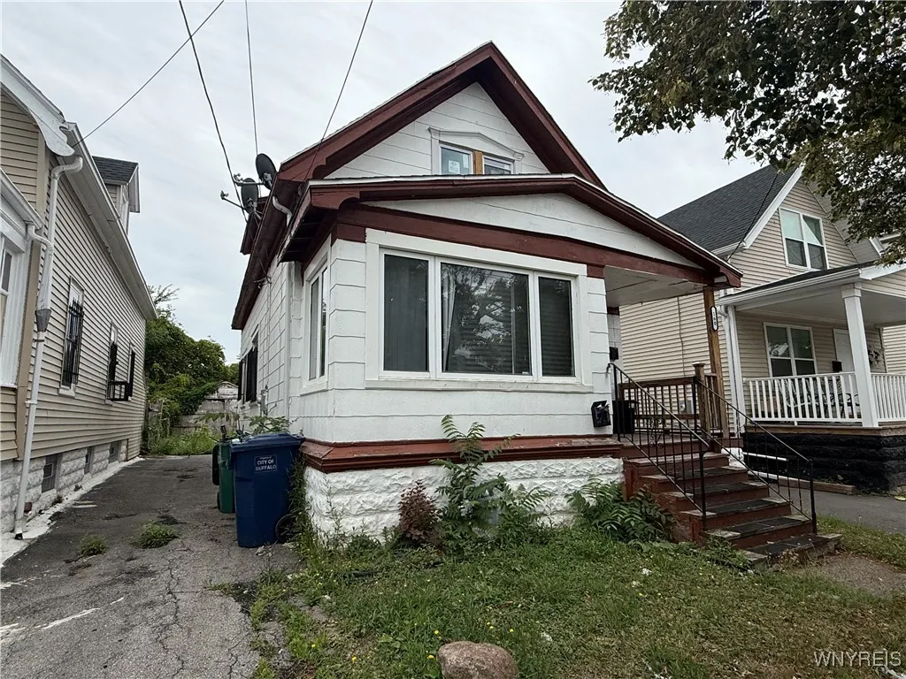 160 Zenner Street, Buffalo, New York 14211, Buffalo, New York 14211, 3 Bedrooms Bedrooms, 5 Rooms Rooms,1 BathroomBathrooms,Residential,For Sale,160 Zenner Street, Buffalo, New York 14211,0,B1633178