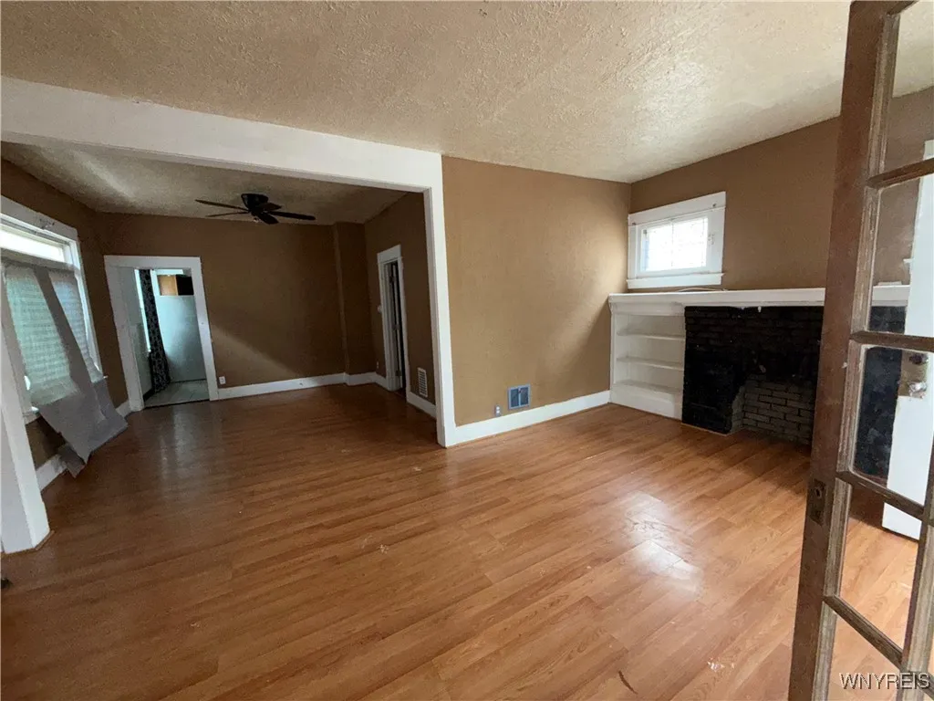 160 Zenner Street, Buffalo, New York 14211, Buffalo, New York 14211, 3 Bedrooms Bedrooms, 5 Rooms Rooms,1 BathroomBathrooms,Residential,For Sale,160 Zenner Street, Buffalo, New York 14211,0,B1633178