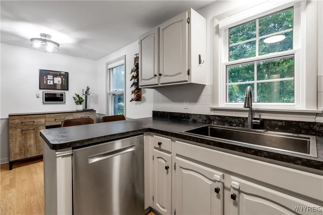 5670 Goodrich Road, Clarence, New York 14032, Clarence, New York 14032, 4 Bedrooms Bedrooms, 8 Rooms Rooms,1 BathroomBathrooms,Residential,Closed,5670 Goodrich Road, Clarence, New York 14032,0,B1634085