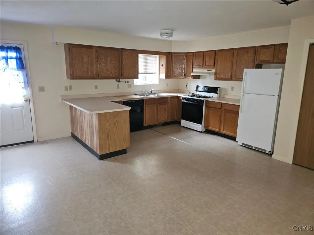 290 Duer Street, Oswego, New York 13126, Oswego, New York 13126, 2 Bedrooms Bedrooms, 7 Rooms Rooms,1 BathroomBathrooms,Residential Lease,For Rent,290 Duer Street, Oswego, New York 13126,0,S1633794