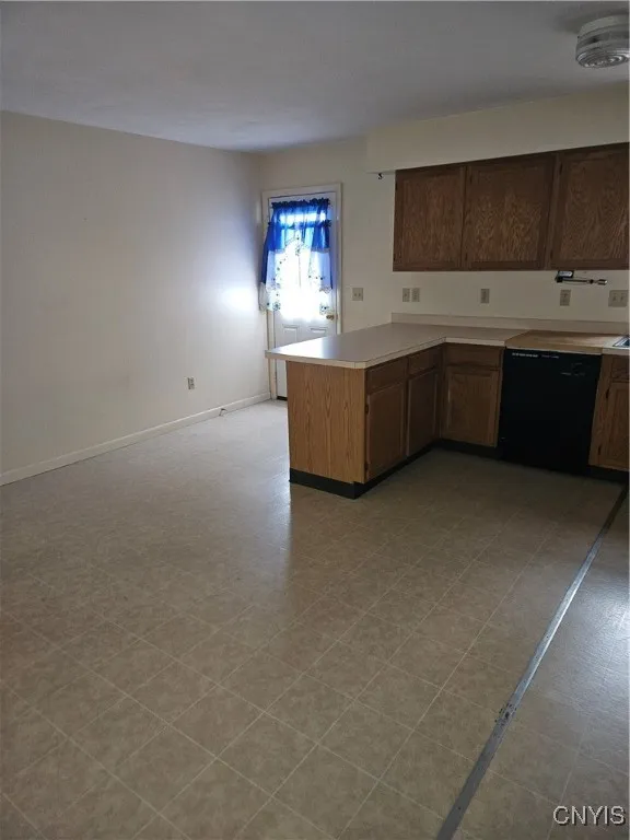 290 Duer Street, Oswego, New York 13126, Oswego, New York 13126, 2 Bedrooms Bedrooms, 7 Rooms Rooms,1 BathroomBathrooms,Residential Lease,For Rent,290 Duer Street, Oswego, New York 13126,0,S1633794