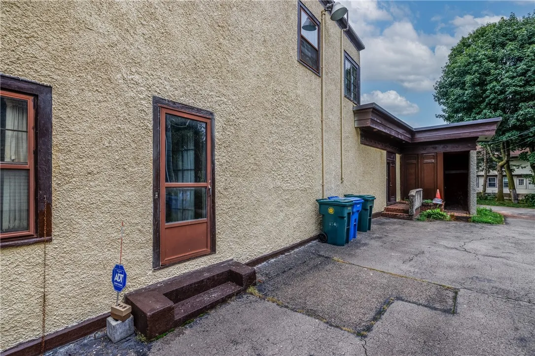 114 Field Street, Rochester, New York 14620, Rochester, New York 14620, 7 Bedrooms Bedrooms, ,5 BathroomsBathrooms,Residential,For Sale,114 Field Street, Rochester, New York 14620,0,R1634119