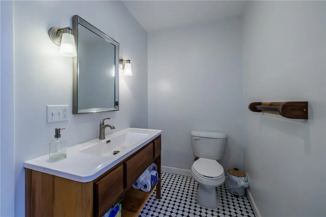 114 Field Street, Rochester, New York 14620, Rochester, New York 14620, 7 Bedrooms Bedrooms, ,5 BathroomsBathrooms,Residential,For Sale,114 Field Street, Rochester, New York 14620,0,R1634119