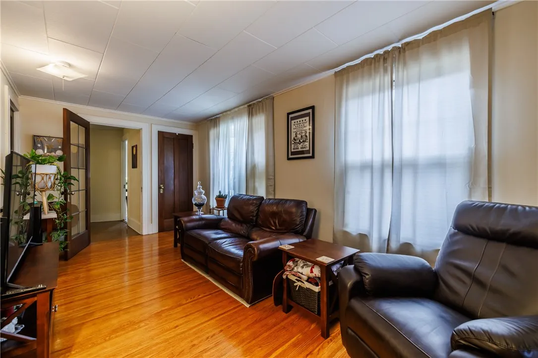 114 Field Street, Rochester, New York 14620, Rochester, New York 14620, 7 Bedrooms Bedrooms, ,5 BathroomsBathrooms,Residential,For Sale,114 Field Street, Rochester, New York 14620,0,R1634119