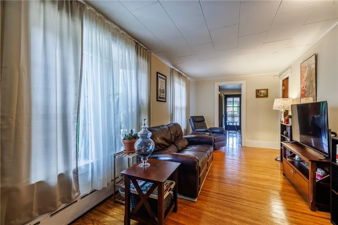 114 Field Street, Rochester, New York 14620, Rochester, New York 14620, 7 Bedrooms Bedrooms, ,5 BathroomsBathrooms,Residential,For Sale,114 Field Street, Rochester, New York 14620,0,R1634119
