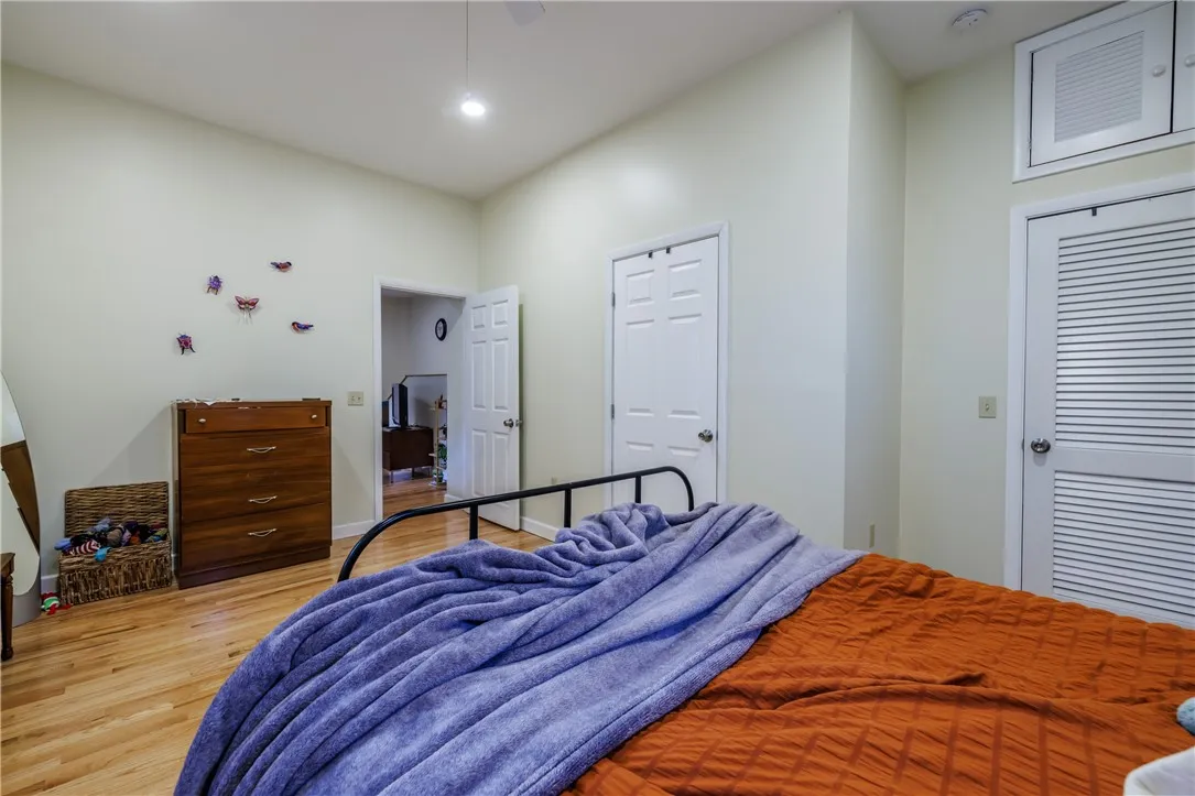 114 Field Street, Rochester, New York 14620, Rochester, New York 14620, 7 Bedrooms Bedrooms, ,5 BathroomsBathrooms,Residential,For Sale,114 Field Street, Rochester, New York 14620,0,R1634119