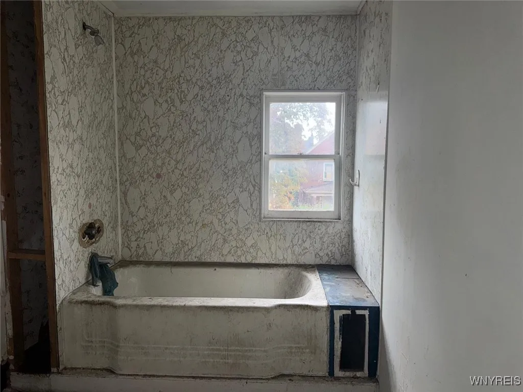 2003 11th Street, Niagara Falls, New York 14305, Niagara Falls, New York 14305, 3 Bedrooms Bedrooms, 6 Rooms Rooms,1 BathroomBathrooms,Residential,For Sale,2003 11th Street, Niagara Falls, New York 14305,0,B1634302