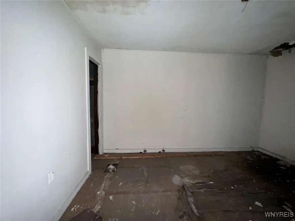 2003 11th Street, Niagara Falls, New York 14305, Niagara Falls, New York 14305, 3 Bedrooms Bedrooms, 6 Rooms Rooms,1 BathroomBathrooms,Residential,For Sale,2003 11th Street, Niagara Falls, New York 14305,0,B1634302