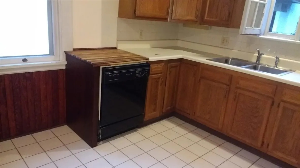 116 Field Street, Rochester, New York 14620, Rochester, New York 14620, 2 Bedrooms Bedrooms, 5 Rooms Rooms,1 BathroomBathrooms,Residential,For Sale,116 Field Street, Rochester, New York 14620,0,R1634111