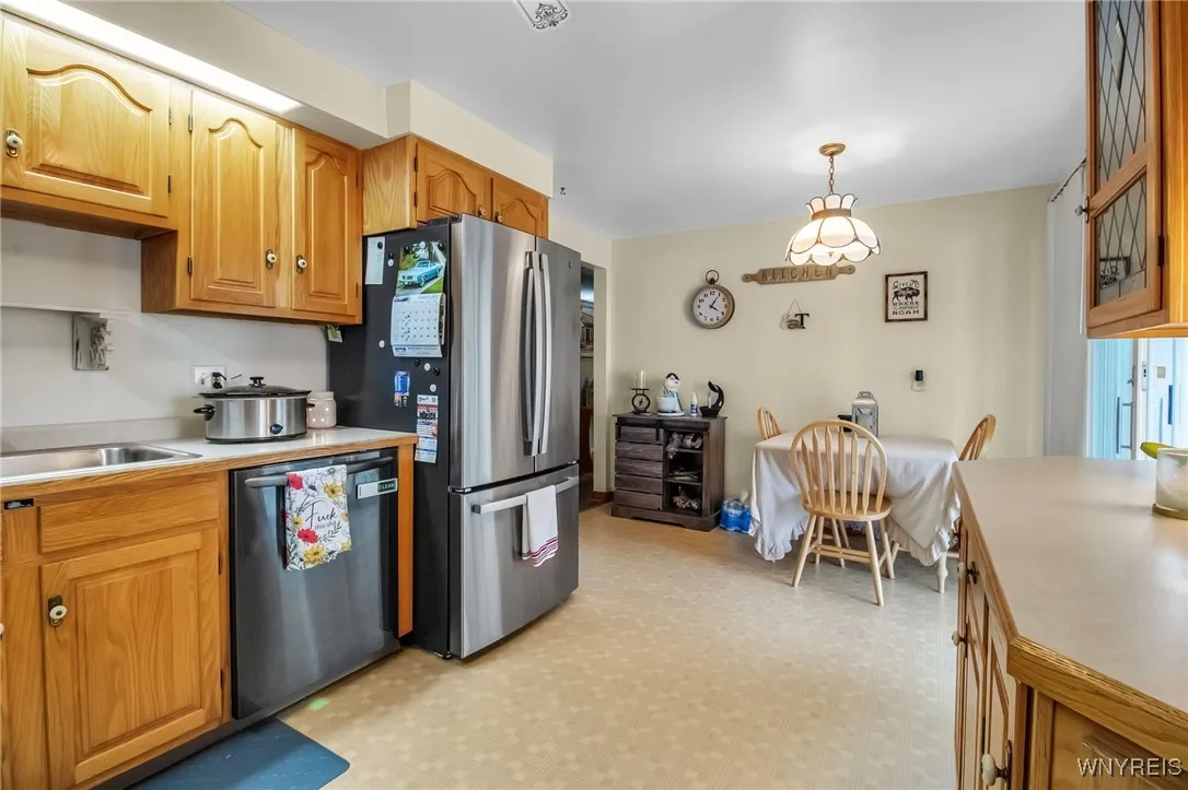 78 Shawnee Place, West Seneca, New York 14224, West Seneca, New York 14224, 3 Bedrooms Bedrooms, 8 Rooms Rooms,2 BathroomsBathrooms,Residential,For Sale,78 Shawnee Place, West Seneca, New York 14224,0,B1634313