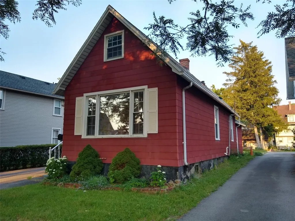 106 Field Street, Rochester, New York 14620, Rochester, New York 14620, 1 Bedroom Bedrooms, 5 Rooms Rooms,1 BathroomBathrooms,Residential,For Sale,106 Field Street, Rochester, New York 14620,0,R1634103