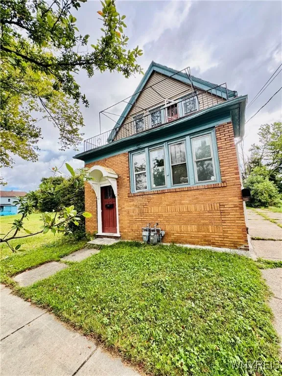 351 Moselle Street, Buffalo, New York 14211, Buffalo, New York 14211, 6 Bedrooms Bedrooms, ,2 BathroomsBathrooms,Residential,For Sale,351 Moselle Street, Buffalo, New York 14211,0,B1634347