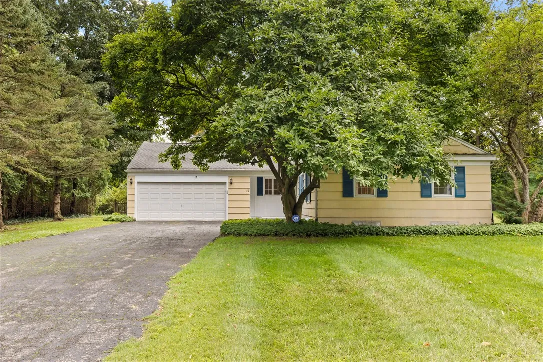 17 Weyburn Way, Perinton, New York 14450, Perinton, New York 14450, 3 Bedrooms Bedrooms, 6 Rooms Rooms,1 BathroomBathrooms,Residential,Closed,17 Weyburn Way, Perinton, New York 14450,0,R1634360