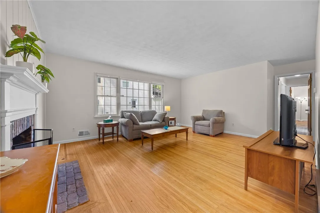 17 Weyburn Way, Perinton, New York 14450, Perinton, New York 14450, 3 Bedrooms Bedrooms, 6 Rooms Rooms,1 BathroomBathrooms,Residential,Closed,17 Weyburn Way, Perinton, New York 14450,0,R1634360