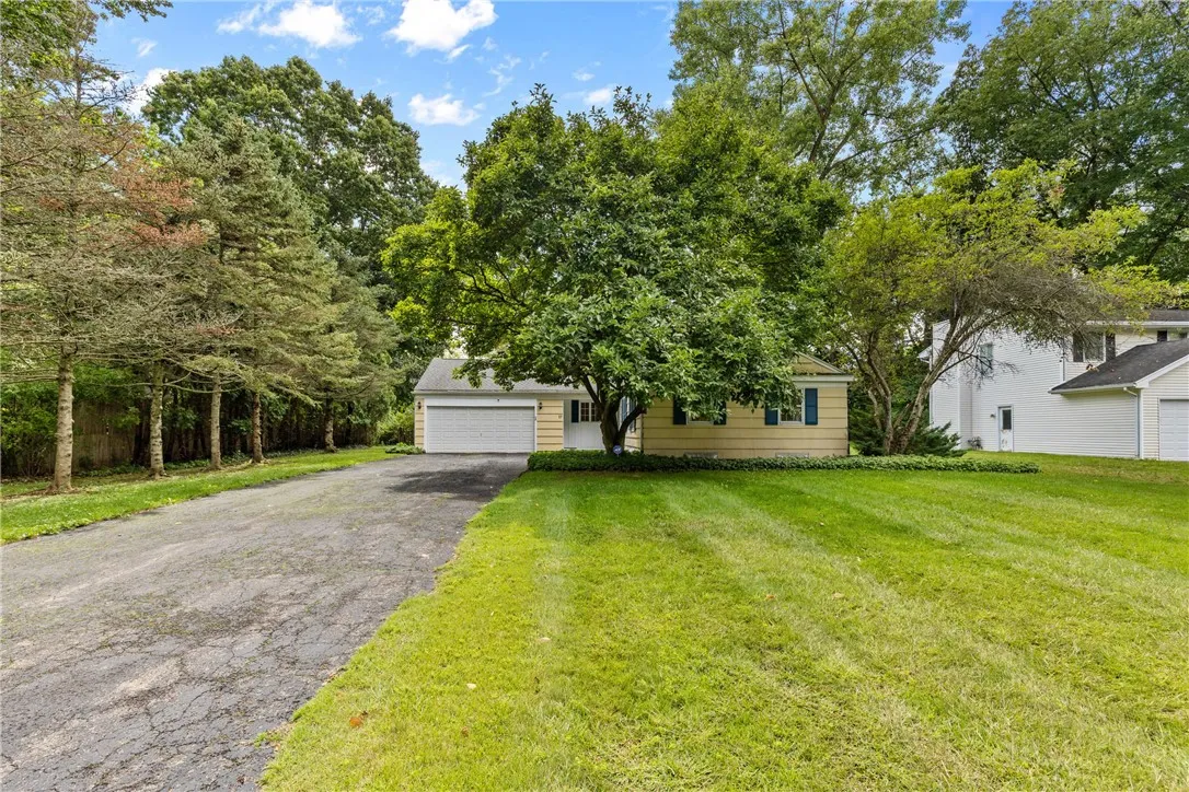 17 Weyburn Way, Perinton, New York 14450, Perinton, New York 14450, 3 Bedrooms Bedrooms, 6 Rooms Rooms,1 BathroomBathrooms,Residential,Closed,17 Weyburn Way, Perinton, New York 14450,0,R1634360