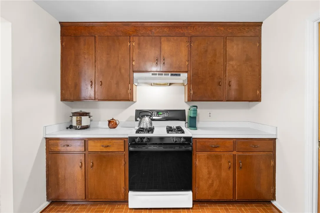 17 Weyburn Way, Perinton, New York 14450, Perinton, New York 14450, 3 Bedrooms Bedrooms, 6 Rooms Rooms,1 BathroomBathrooms,Residential,Closed,17 Weyburn Way, Perinton, New York 14450,0,R1634360