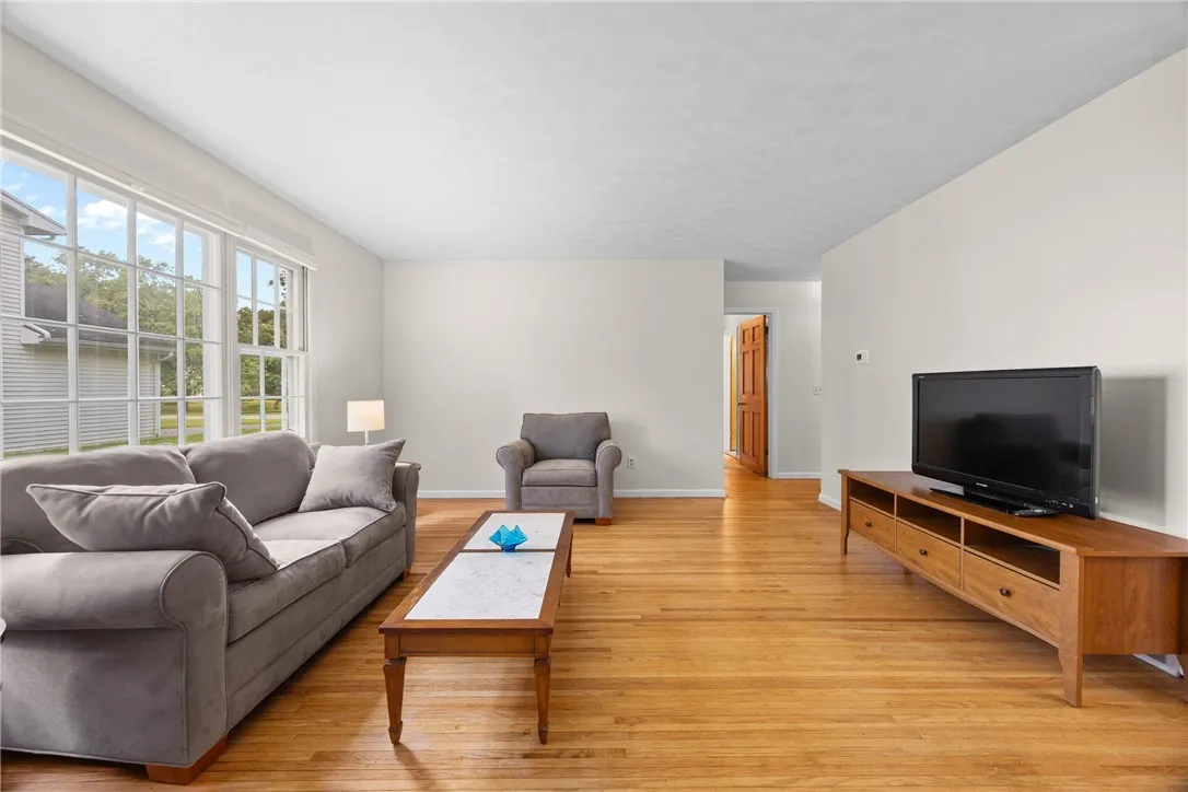 17 Weyburn Way, Perinton, New York 14450, Perinton, New York 14450, 3 Bedrooms Bedrooms, 6 Rooms Rooms,1 BathroomBathrooms,Residential,Closed,17 Weyburn Way, Perinton, New York 14450,0,R1634360