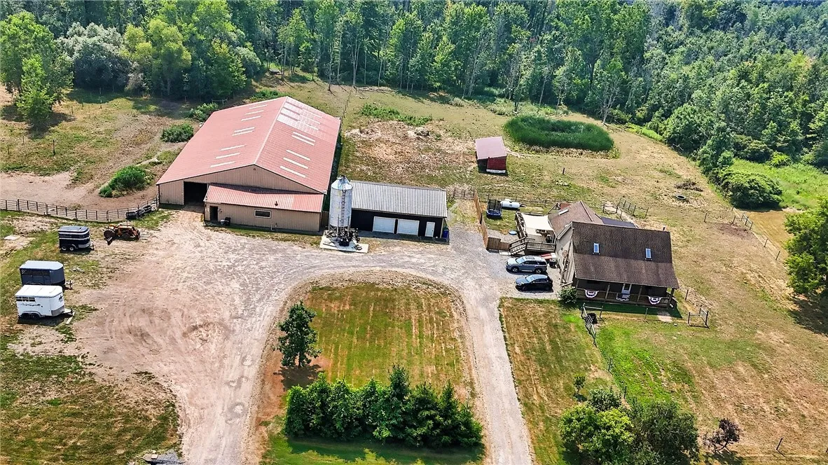 Almost 17 acres, 2 ponds and 10 acres of fenced pasture.