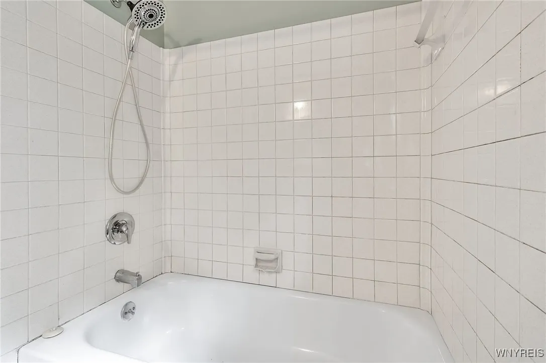 510 Washington Highway, Amherst, New York 14226, Amherst, New York 14226, 3 Bedrooms Bedrooms, 8 Rooms Rooms,2 BathroomsBathrooms,Residential,For Sale,510 Washington Highway, Amherst, New York 14226,0,B1634157